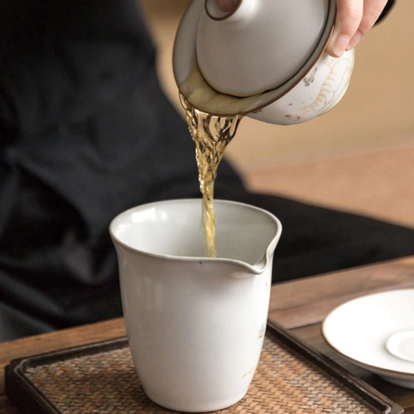 size reference of 135ml cat design ceramic gaiwan tea cup