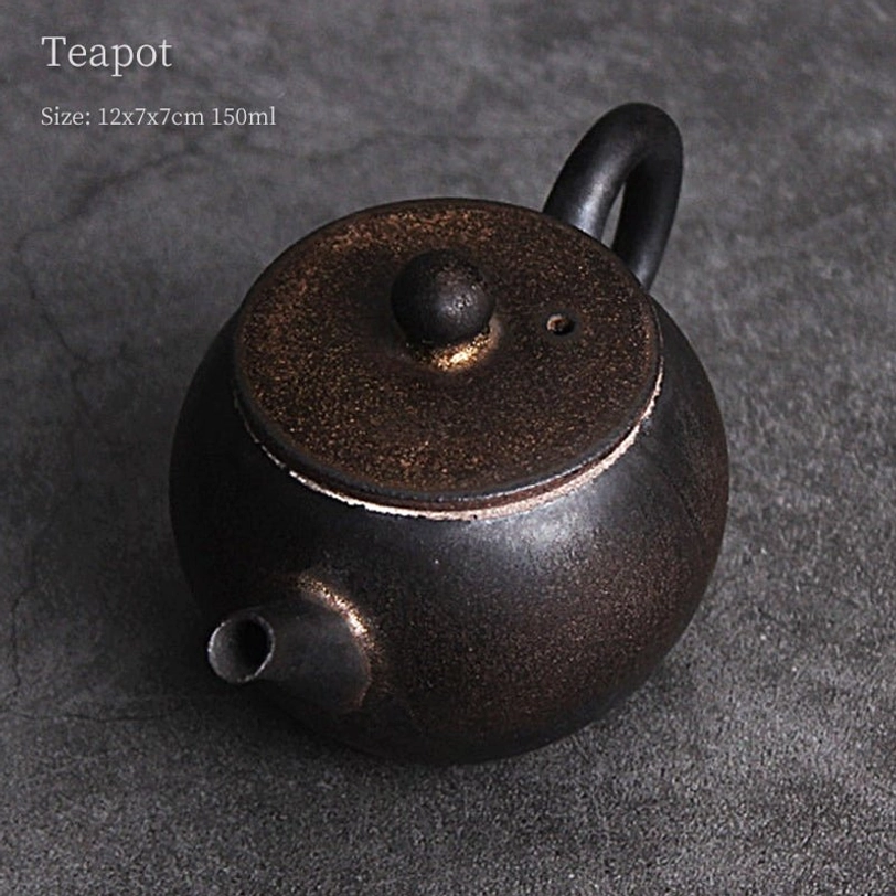 top view of lid and vent hole on 150ml black teapot with infuser