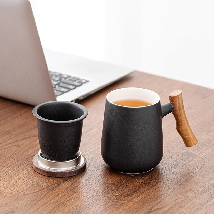 size comparison of 400ml ceramic tea infuser mug with wooden handle