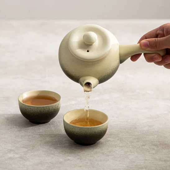 angled front view of gradient side handle kyusu teapot