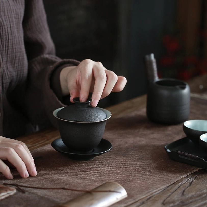 angled view of 150ml matte black clay gaiwan tea set