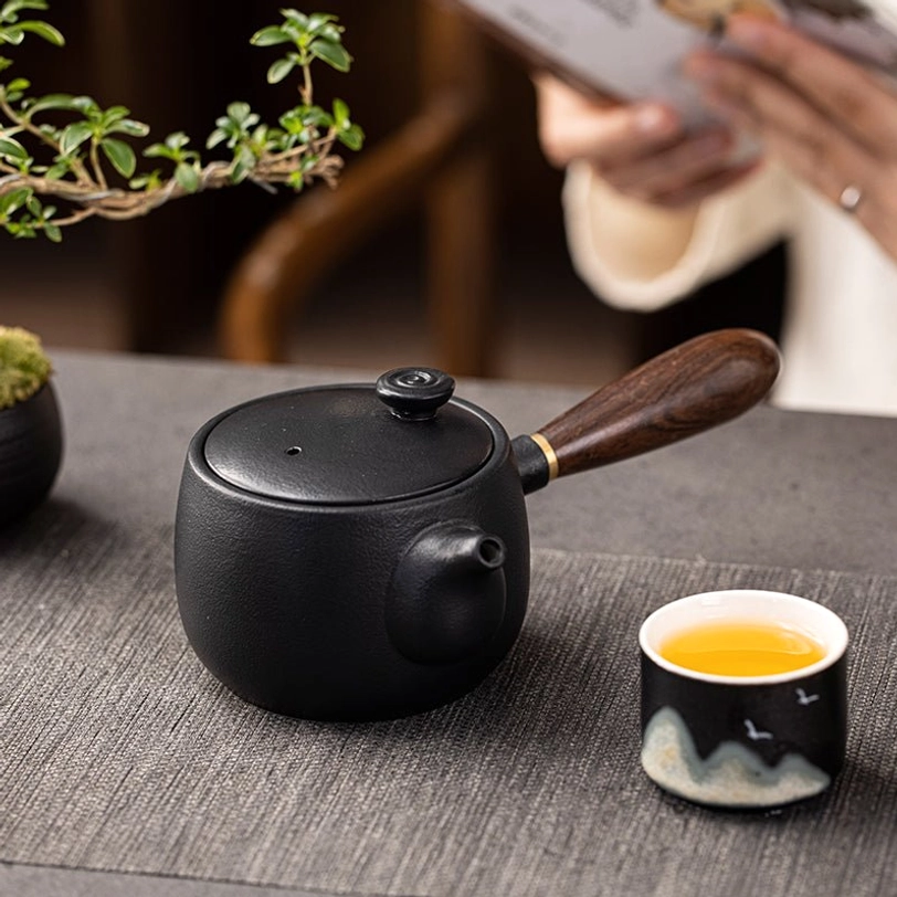 320ml black side handle ceramic teapot with built-in infuser