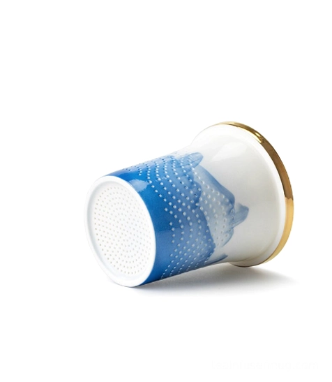 all separated components of the 14oz tea infuser mug: glass body, ceramic infuser, lid, wooden handle