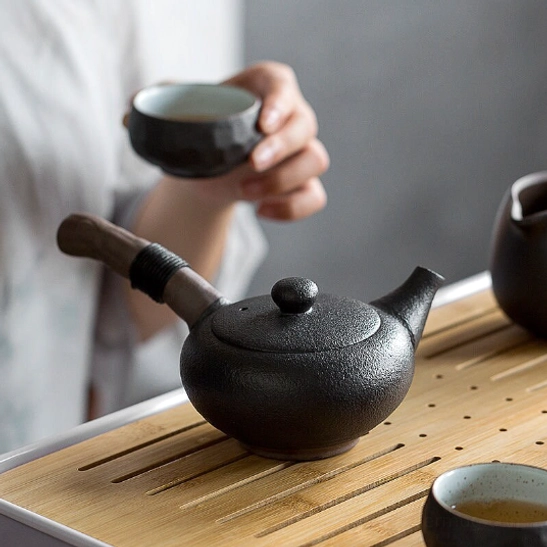 black ceramic teapot with infuser 220ml bottom view