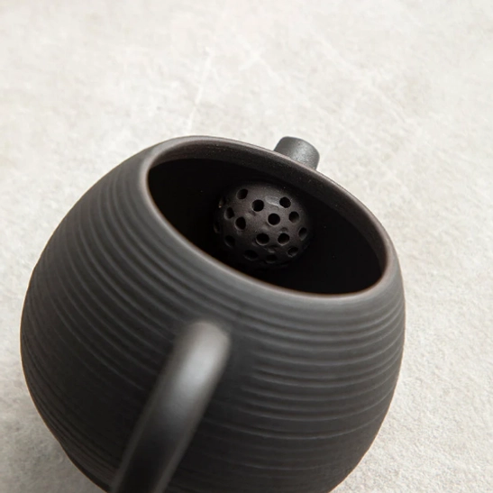 Built-in spherical infuser filter inside clay teapot