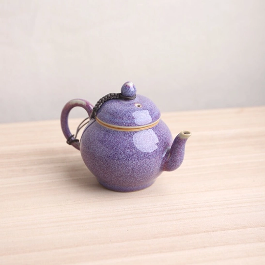 Built-in strainer filter inside 110ml ceramic teapot with infuser