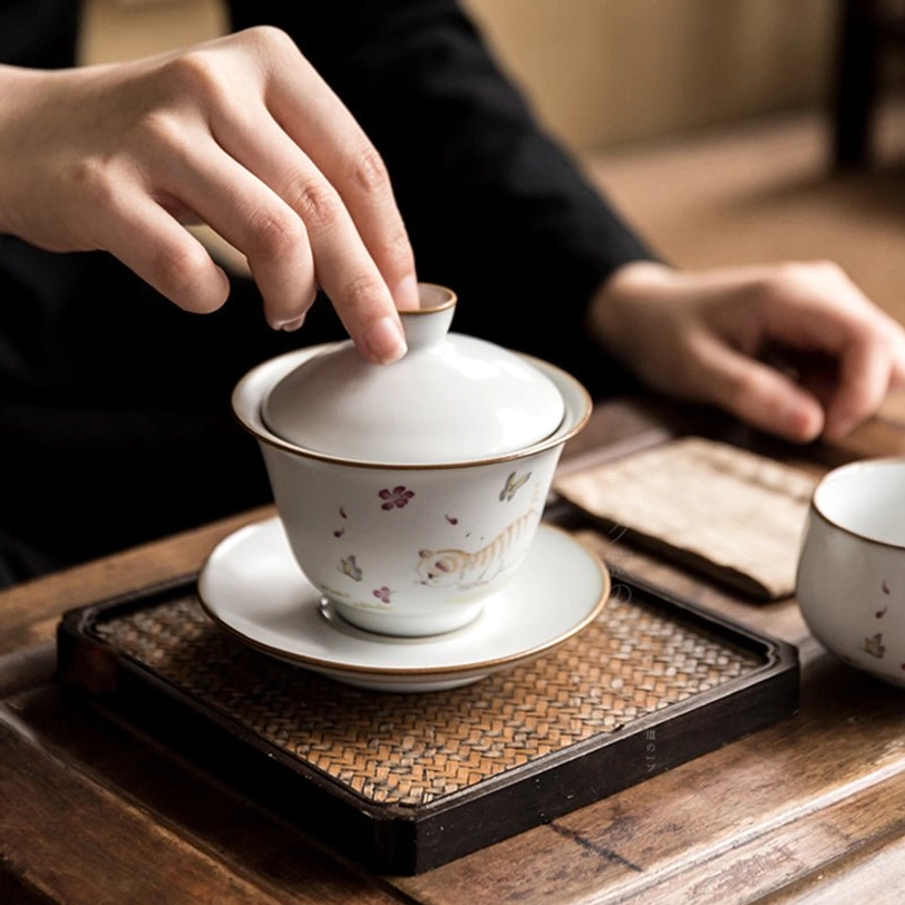 three pieces of the cat design ceramic gaiwan tea cup separated