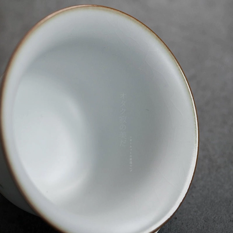side profile of 135ml cat motif ceramic gaiwan tea cup