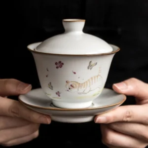 full set view of cat design 135ml ceramic gaiwan tea cup