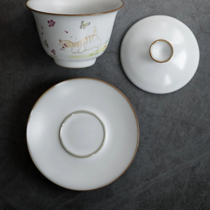 top view of the bowl of cat pattern ceramic gaiwan tea cup