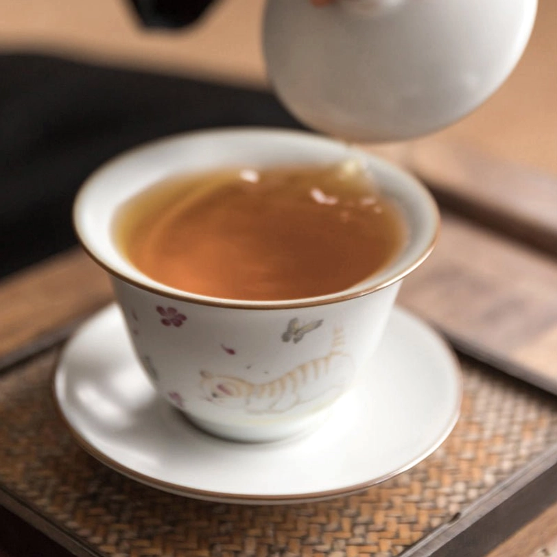 gold edge trim detail on cat pattern ceramic gaiwan tea cup