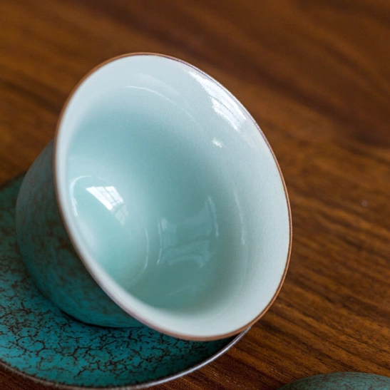 close up of the cracked glaze texture on the ceramic gaiwan bowl