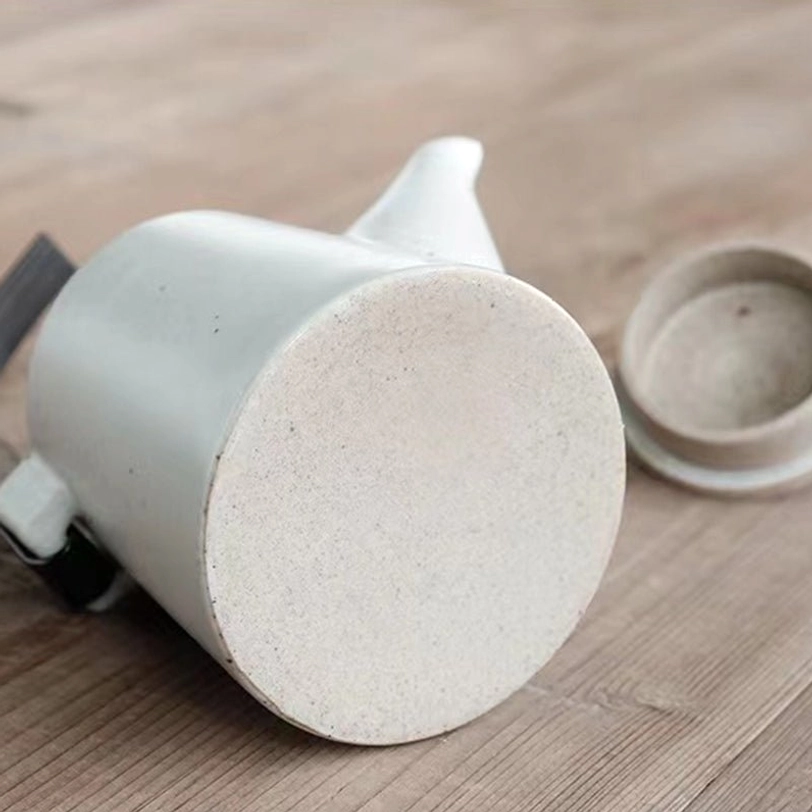 drip-free spout demonstration for ceramic teapot with infuser