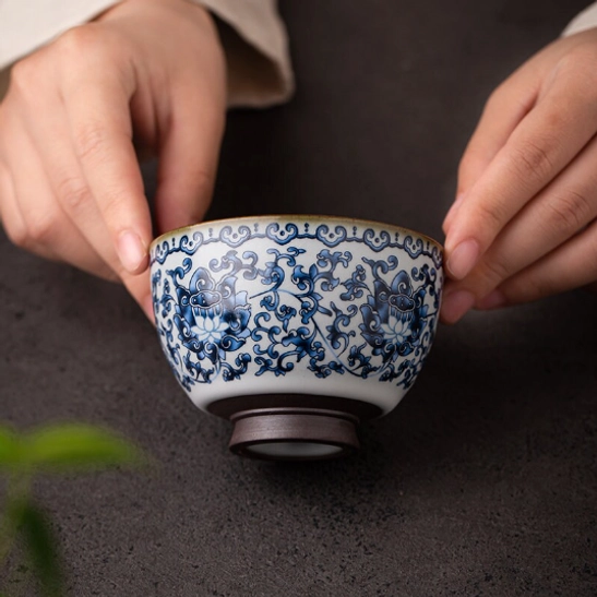 Profile view of Chinese blue and white gongfu tea cup showing rim detail