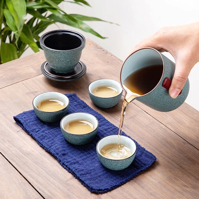 closed protective travel carry case for portable tea set