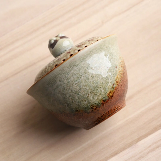 Ceramic crackle glaze gaiwan tea cup side view