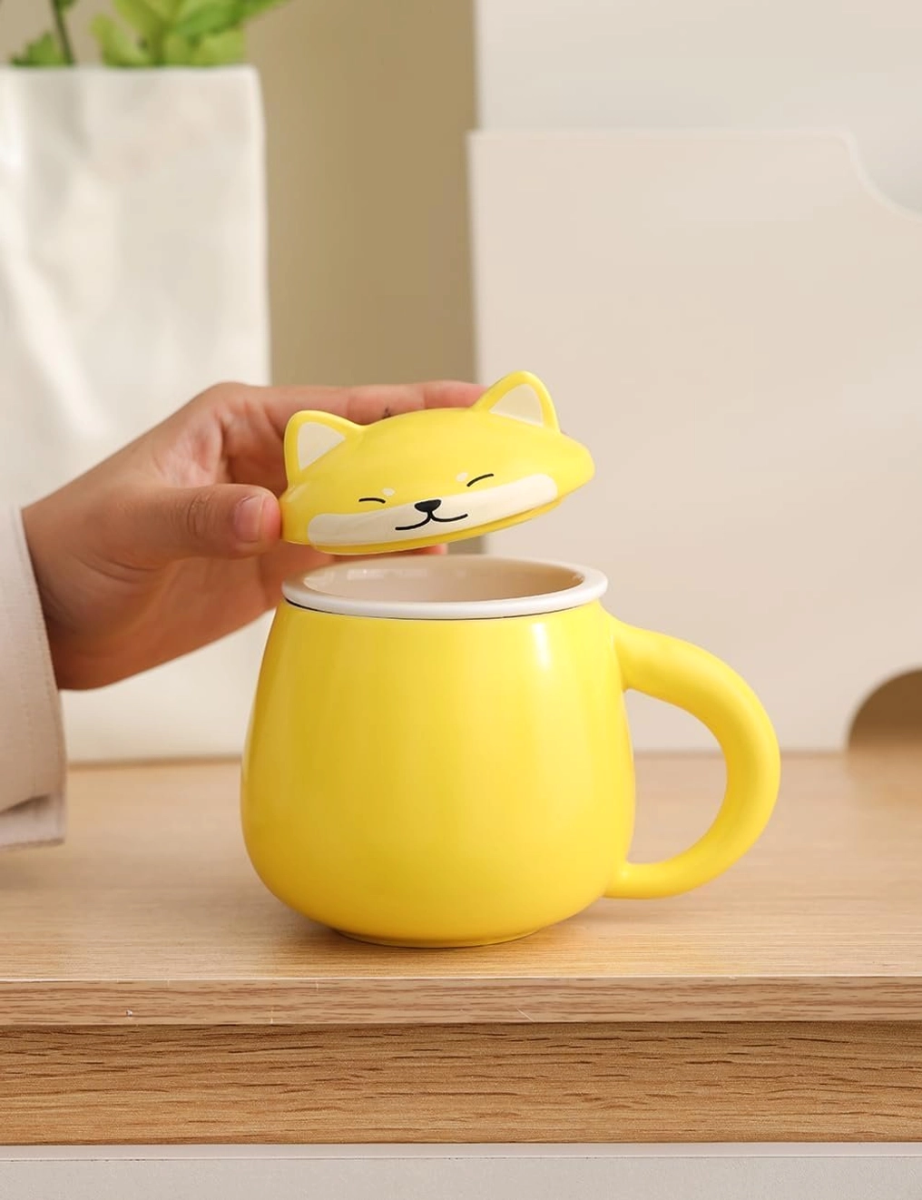 Front view close up of smiling yellow Shiba Inu tea mug lid