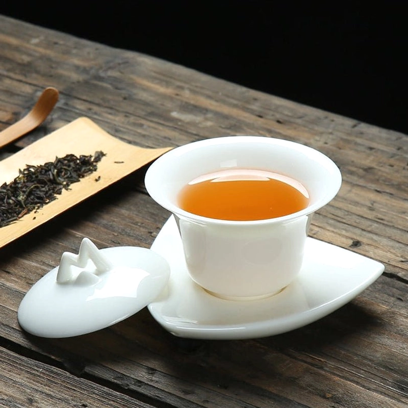 drainage hole on irregular leaf-shaped gaiwan saucer