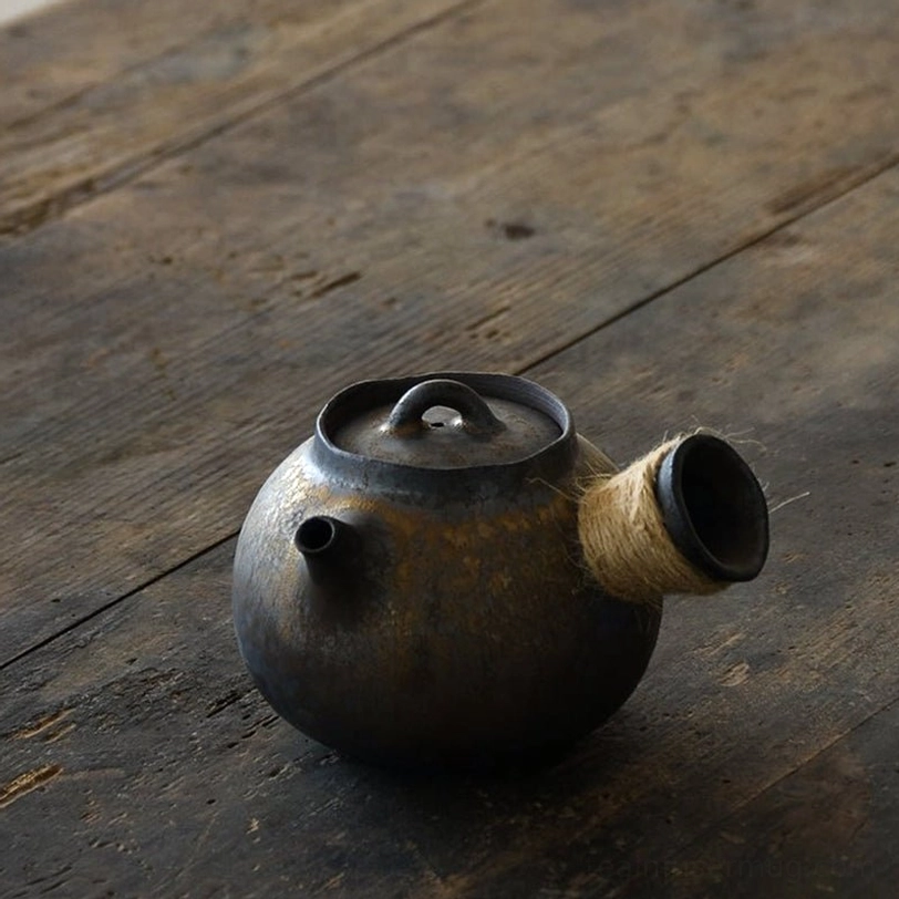 full view of 200ml gilded ceramic kyusu teapot with infuser