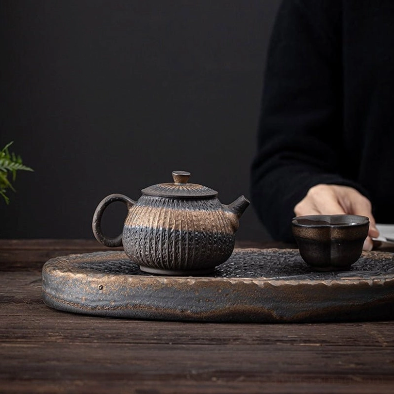 gilded iron glaze teapot pouring water showing smooth drip-free flow