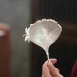 Handheld ginkgo leaf tin tea strainer with dragonfly decor