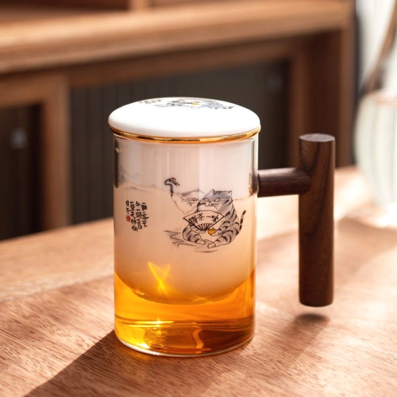 side view of transparent glass body of tea infuser mug with inserted ceramic infuser