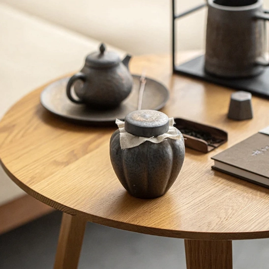Natural kiln speckled texture on the iron gray tea storage canister