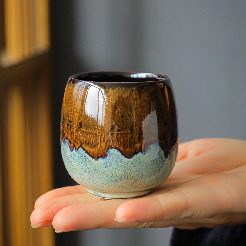 jian zhan tea cup size comparison with hand