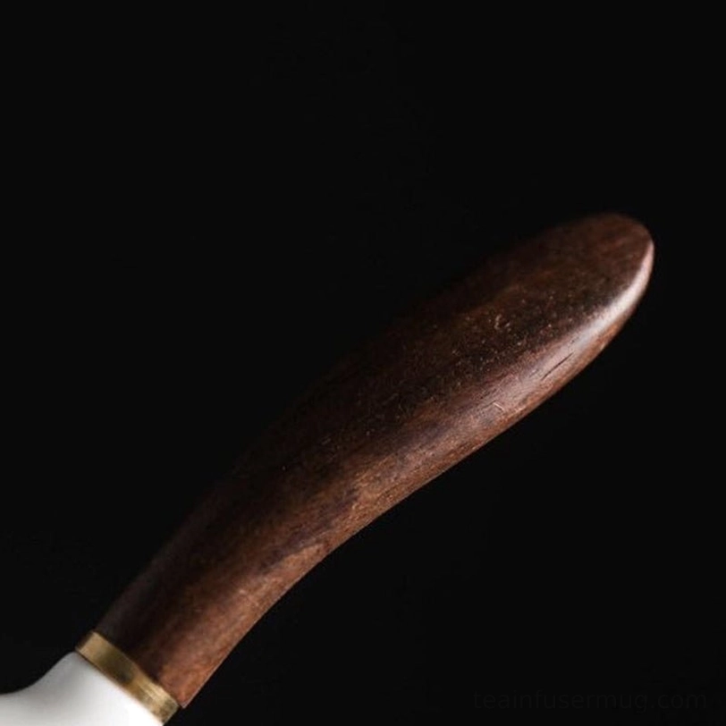 demonstration of smooth drip-free pouring with kyusu side handle teapot