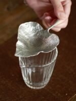 Leaf-shaped tin tea leaf strainer full product view