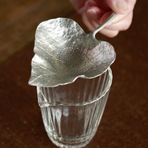Leaf-shaped tin tea leaf strainer full product view