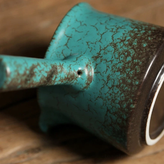 lifted lid of 210ml kyusu teapot showing interior