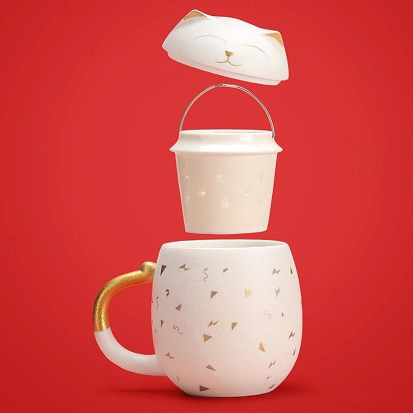 close up of cat face lid on the lucky cat tea infuser mug