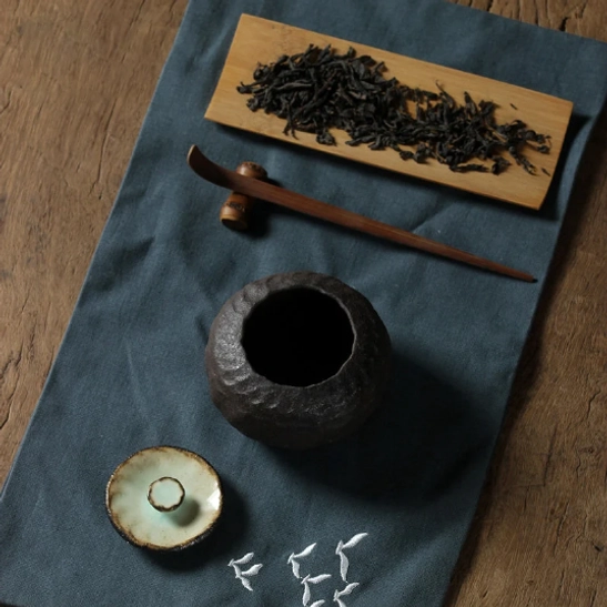 compact portable ceramic tea storage canister for travel use
