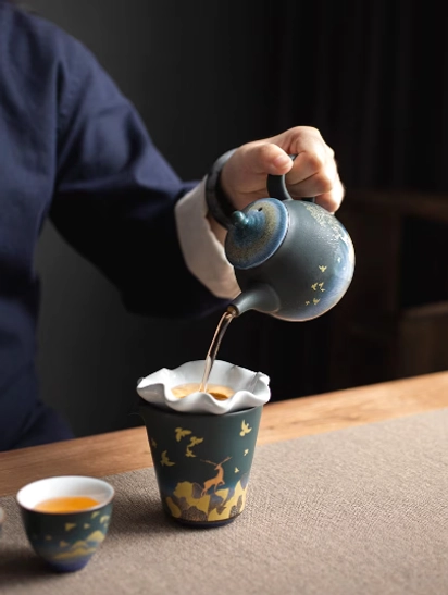 size comparison of 240ml golden deer starry sky teapot