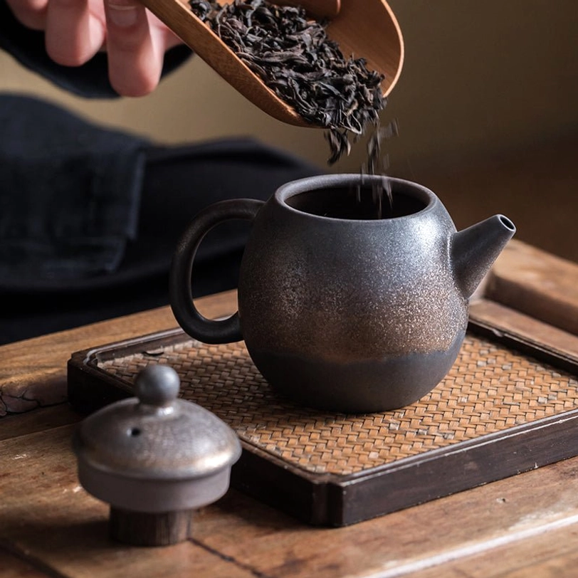 size reference for 160ml compact bronze ceramic teapot with infuser