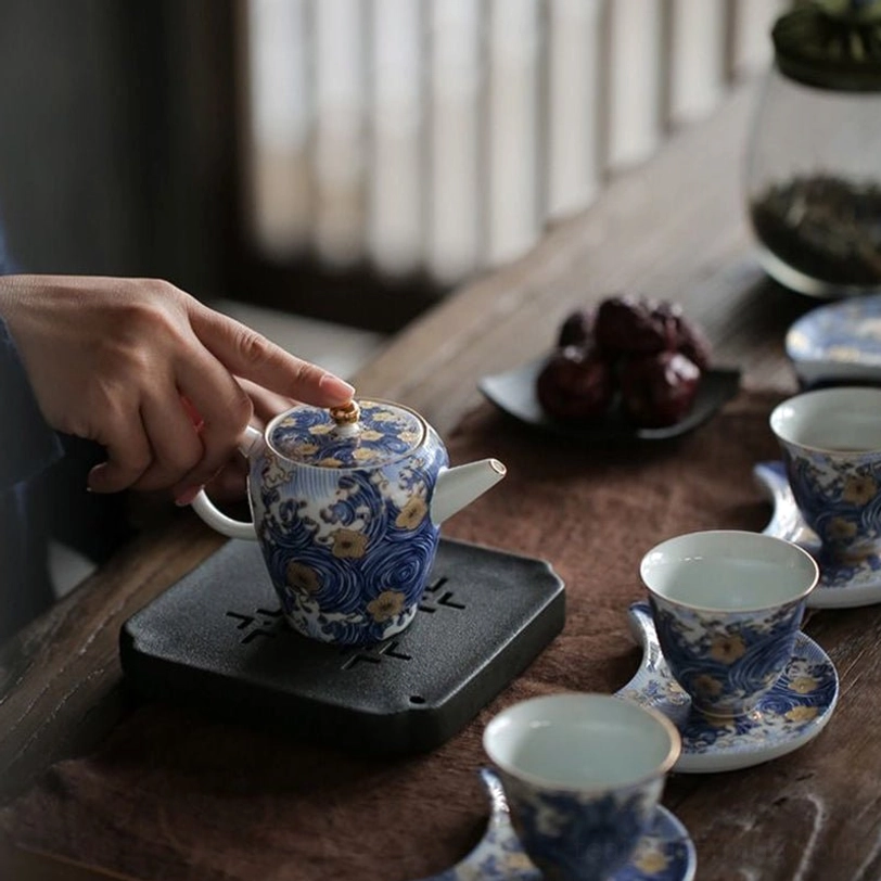 160ml starry ocean gongfu teapot with matching cup on tea tray