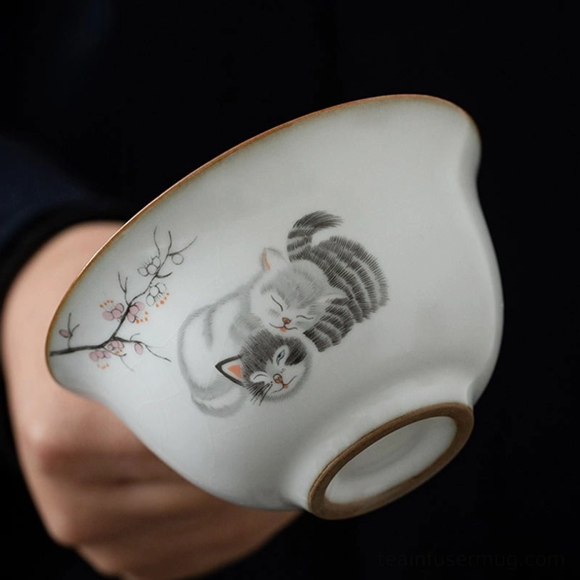 top view of cat patterned gaiwan bowl with lid placed