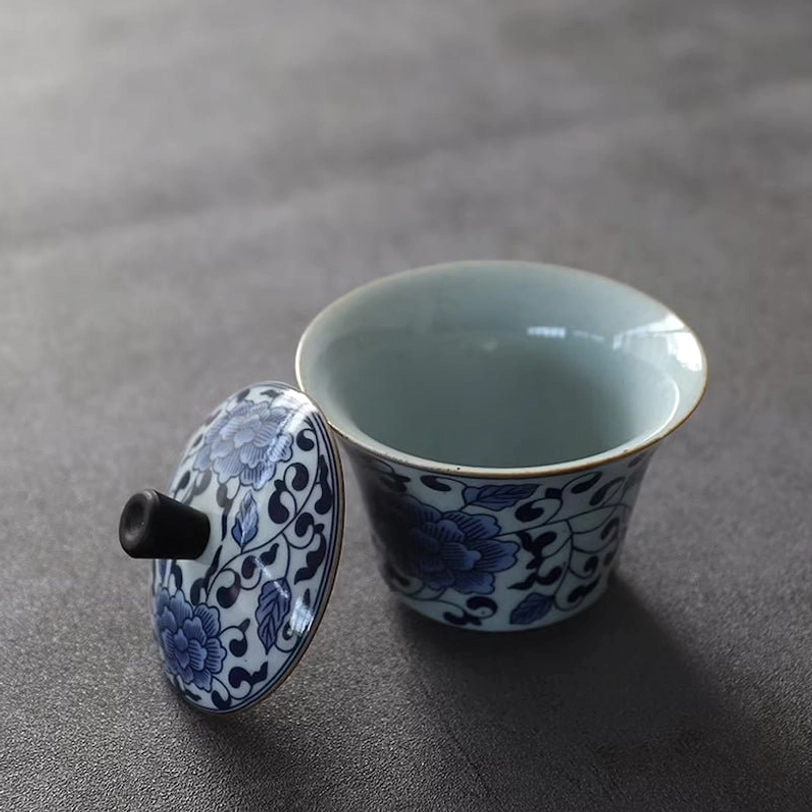 top view of lidded 120ml blue and white gaiwan tea cup