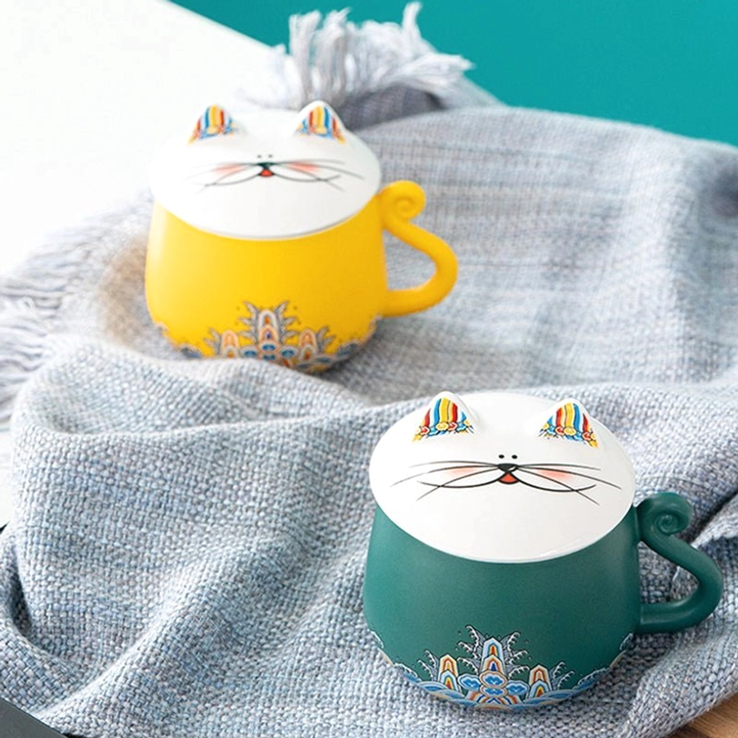 traditional chinese wave cloud motif on cat tea infuser mug base