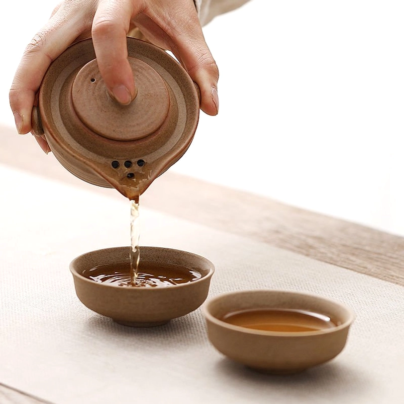 Travel tea set Gaiwan spout close up for pouring