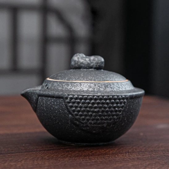 Teapot filtered outlet showing smooth pouring design for travel tea set