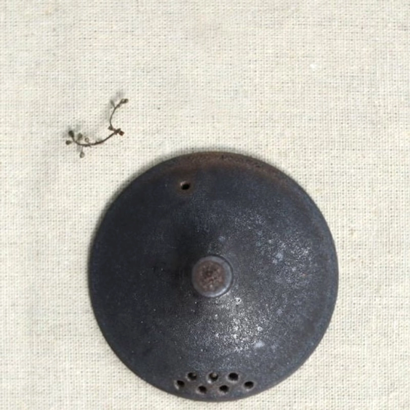 Close up of vented lid on travel tea set teapot