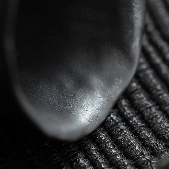 wavy rim detail of 50ml japanese tea cup